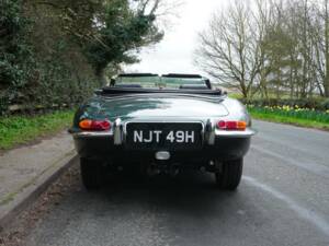 Image 23/25 de Jaguar E-Type (1970)