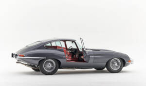 Image 7/97 of Jaguar Type E 4.2 (1966)