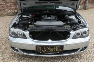 Immagine 44/50 di BMW 750i (2007)