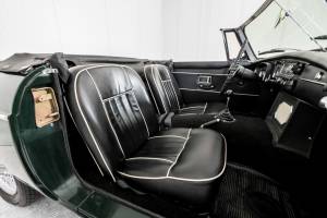 Image 33/50 of MG MGB (1968)