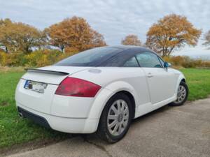 Bild 8/8 von Audi TT 1.8 T (1999)