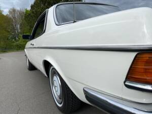 Image 18/49 of Mercedes-Benz 230 C (1980)