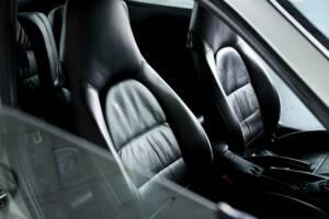 Image 24/50 of Porsche 911 Carrera 4S (2004)