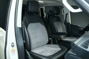 Image 22/50 of Volkswagen T6 Multivan 2.0 TDI (2020)