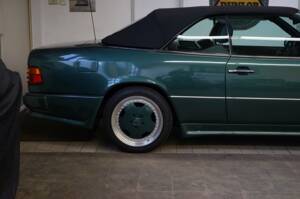 Image 33/38 of Mercedes-Benz 300 CE-24 (1992)