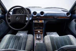 Imagen 13/29 de Mercedes-Benz 280 CE (1977)