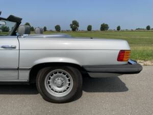 Image 7/8 de Mercedes-Benz 380 SL (1984)