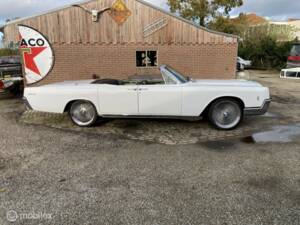 Bild 30/50 von Lincoln Continental Convertible (1966)