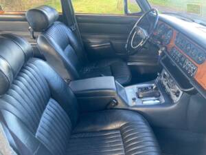 Image 15/60 of Jaguar XJ 6 4.2 (1972)