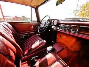 Image 7/24 of Mercedes-Benz 280 SE 3,5 (1971)