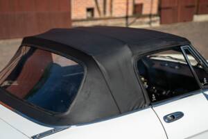 Image 16/40 of Alfa Romeo 2.0 Spider (1987)