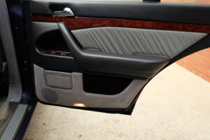 Bild 29/67 von Mercedes-Benz S 500 (1996)