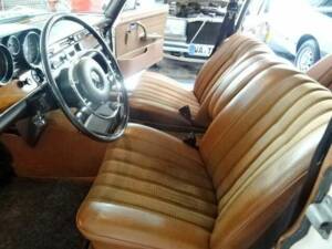Image 14/34 of Mercedes-Benz 280 SE (1971)