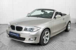 Immagine 17/50 di BMW 125i (2011)