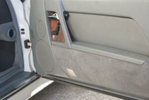 Image 33/50 of Mercedes-Benz 300 SL-24 (1989)
