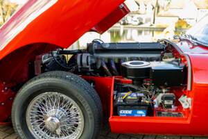 Image 17/50 de Jaguar E-Type (1969)