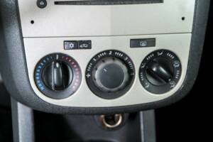 Bild 21/40 von Opel Corsa 1.2 (2008)