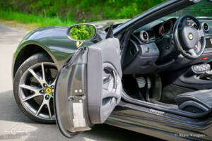Image 4/85 of Ferrari California (2010)