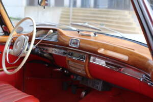 Image 29/41 of Mercedes-Benz 220 SE (1959)