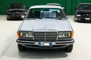 Bild 2/18 von Mercedes-Benz 230 C (1977)