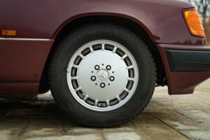 Image 16/50 of Mercedes-Benz 300 CE-24 (1991)
