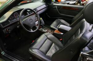 Immagine 34/46 di Mercedes-Benz 300 CE-24 (1992)