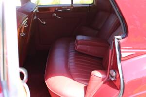 Image 16/81 of Bentley S 1 (1959)