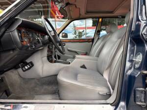 Image 12/20 de Daimler Double Six (1993)