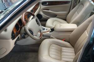 Bild 3/50 von Jaguar XJ 8 4.0 Executive (2001)
