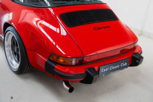Image 25/31 of Porsche 911 Carrera 3.2 (1988)
