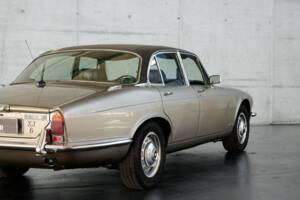 Bild 31/50 von Jaguar XJ 6 L 4.2 (1975)