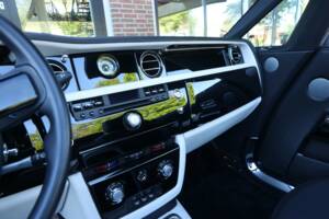 Image 18/50 of Rolls-Royce Phantom DHC (2009)