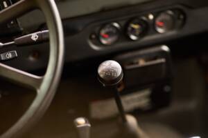 Image 17/42 of Land Rover 110 (1984)