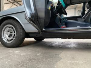 Image 14/19 of Mercedes-Benz 280 E (1981)