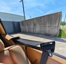 Image 37/42 of Mercedes-Benz 300 CE (1988)