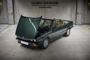Image 17/90 of BMW 325i (1987)