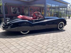 Image 16/37 de Jaguar XK 120 DHC (1954)
