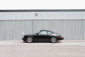 Image 2/108 de Porsche 911 Carrera 3.2 (1989)