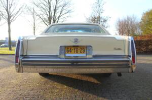 Image 19/56 of Cadillac Coupe DeVille (1977)