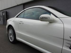 Image 19/97 de Mercedes-Benz SL 55 AMG (2003)