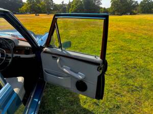 Image 25/57 de Mercedes-Benz 280 SE 3,5 (1972)