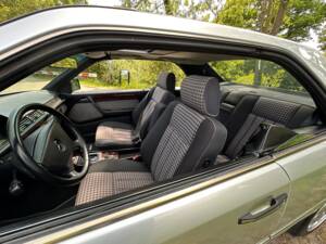 Bild 12/17 von Mercedes-Benz 230 CE (1991)