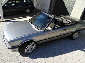 Bild 9/21 von BMW 325i (1988)