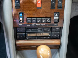 Immagine 12/40 di Mercedes-Benz 380 SE (1985)