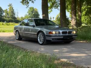 Immagine 1/14 di BMW 750i (1997)