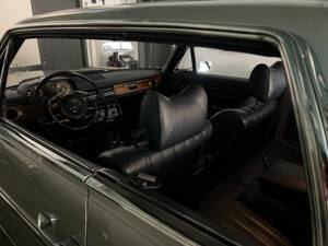Image 41/41 de Mercedes-Benz 250 C (1970)