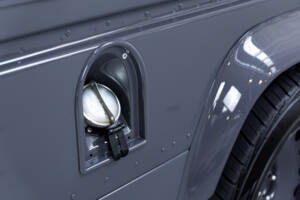 Bild 29/43 von Land Rover Defender Tophat (1984)