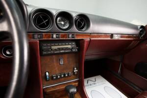Image 32/48 of Mercedes-Benz 560 SL (1988)