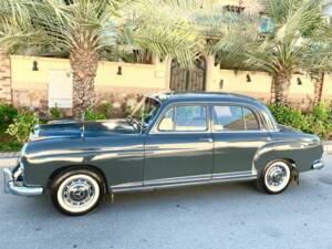 Image 6/8 of Mercedes-Benz 220 S (1959)
