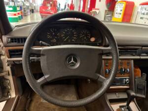 Bild 9/19 von Mercedes-Benz 500 SE (1987)